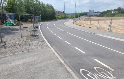 Kreisverkehr und Straße Eröffnung Kreisverkehr und Straße Eröffnung